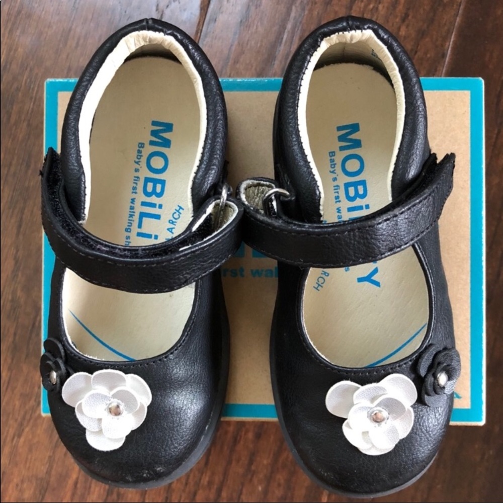 Black leather Mary Janes by Nina